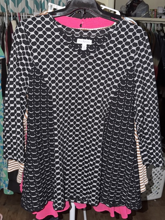 Kim Rogers Tops - Kim Rogers Black & White Geometric Knit Top